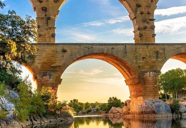Pont-du-Gard-Ardeeche-Coucher-de-soleil-564x450